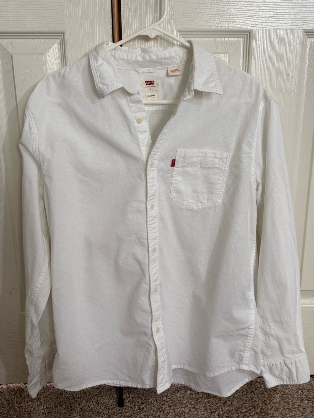 Levi’s Men’s White Red Tab Standard Fit Button Up Shirt Large